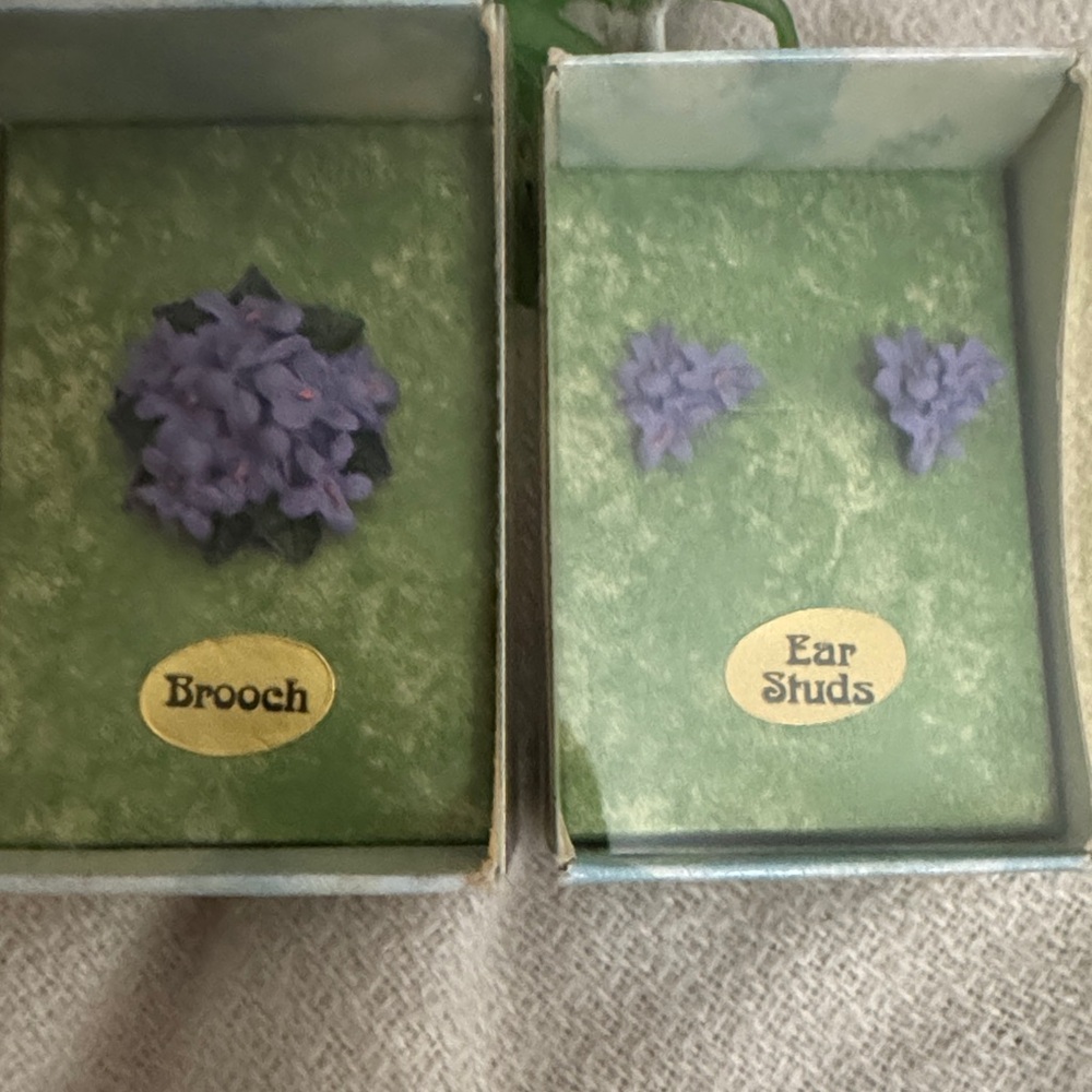 Hand painted Vintage Lilac Purple Floral Brooch and Earring Set. Make in the UK
